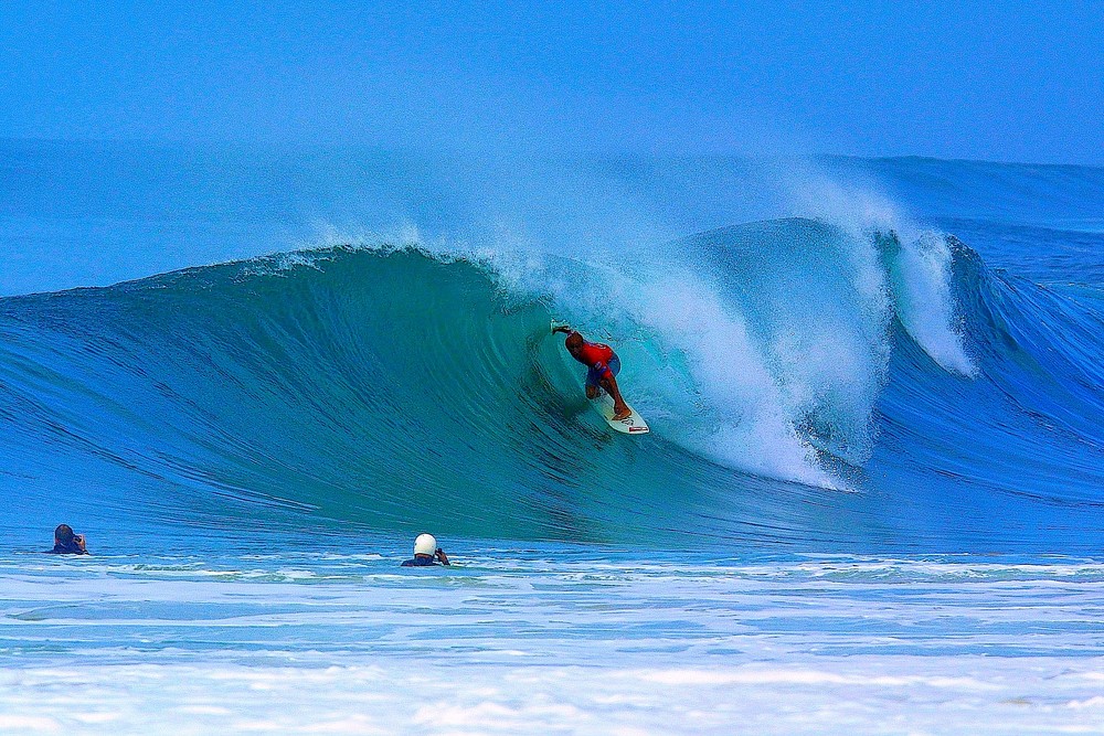 SURF Kelly Slatter tube devant patrice dupin