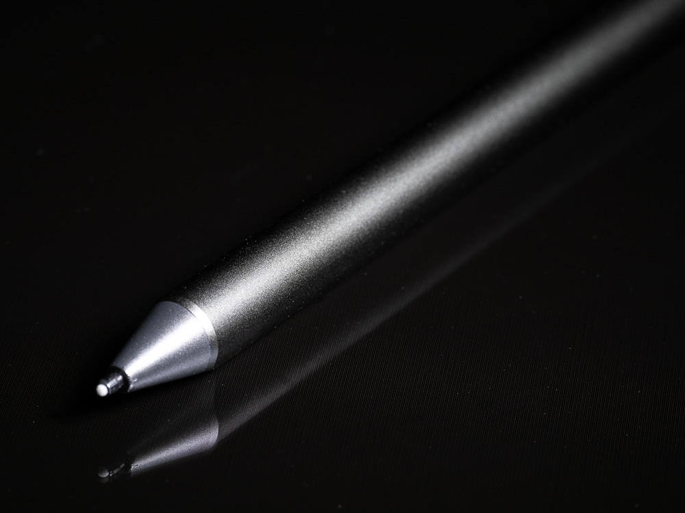 Surface-Pen mit Licht und Spiegelung