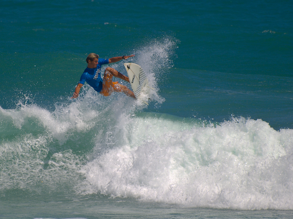 Surfe am Strand links