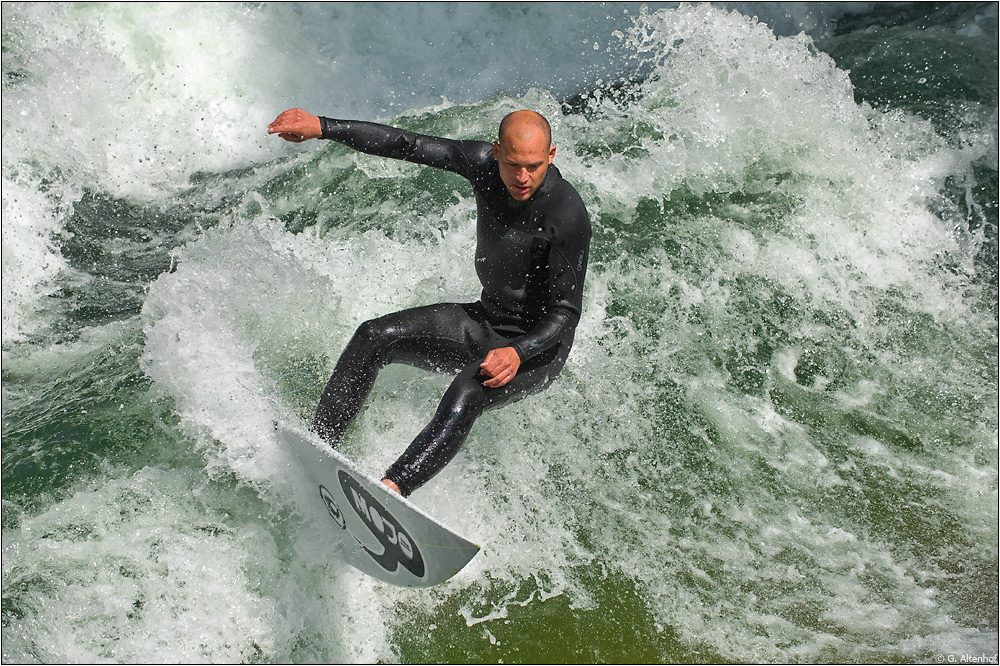 Surfen im brodelnden Eisbach