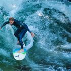 Surfen im Eisbach in München