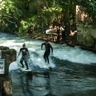 Surfen im Eisbach ist ein gefährliches Hobby