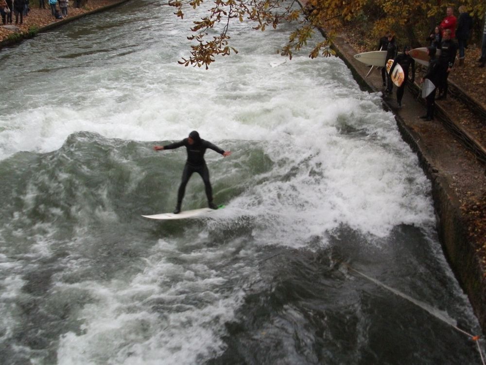 Surfen im Englischen Garten in München Foto & Bild erwachsene