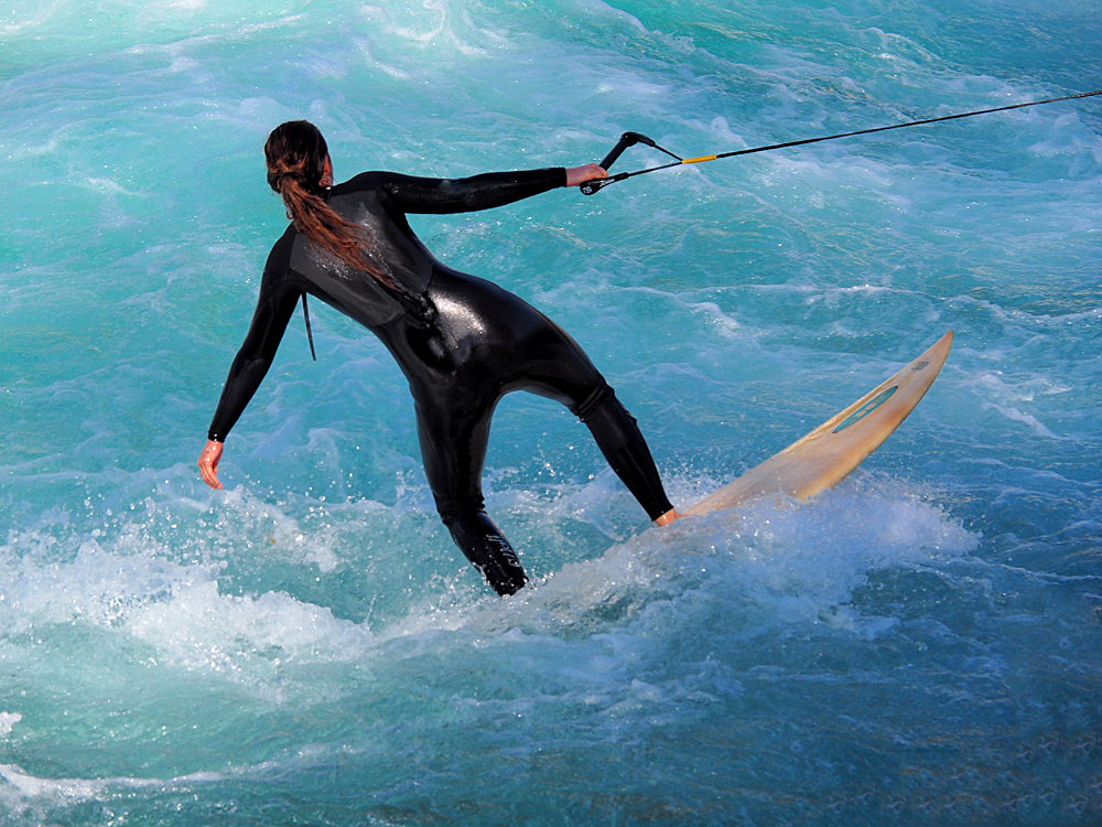 Surfen in der Altstadt/ Thun / Schweiz /Fluß Aare