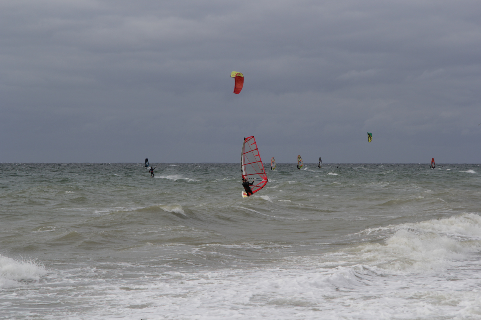 Surfen in der Brandung auf Fehmarn