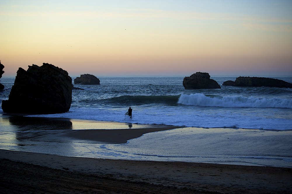 Surfer à Biarritz