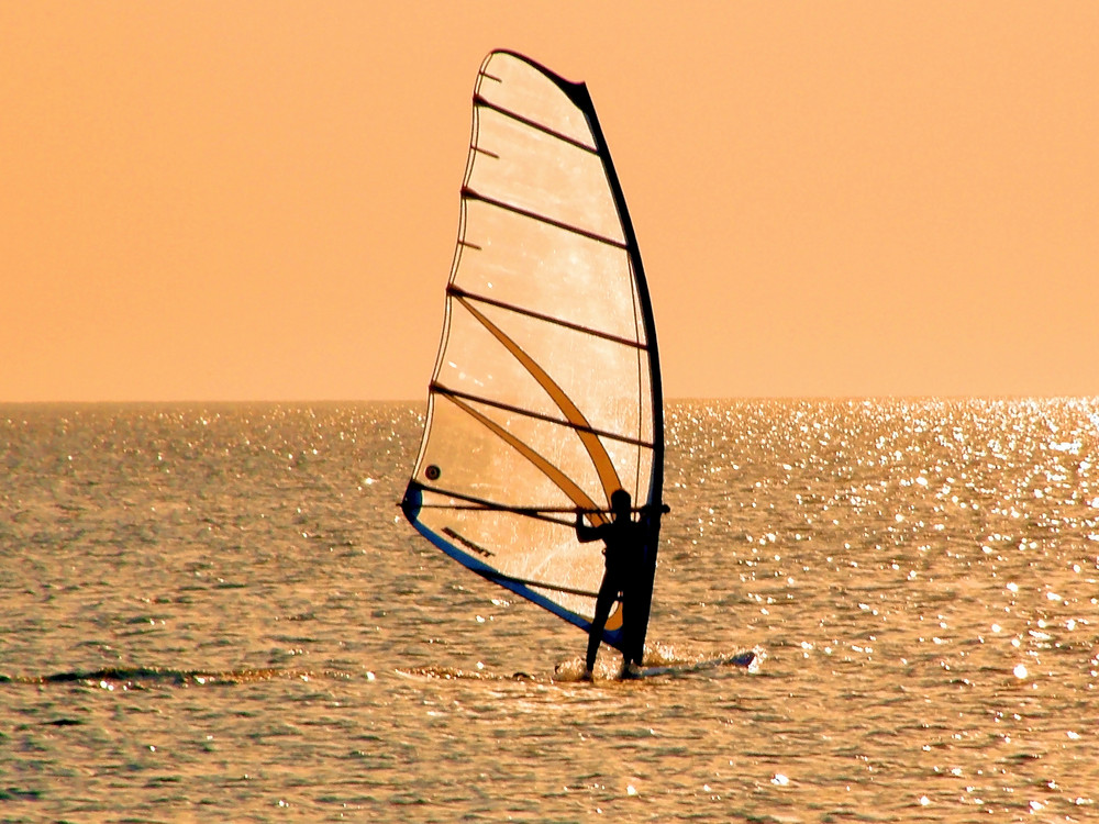 Surfer am Abend von Thomas Schöbel