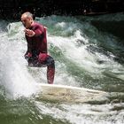 Surfer am Eisbach in München