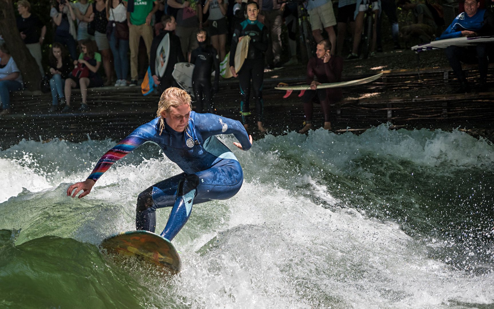 Surfer am Eisbach in München