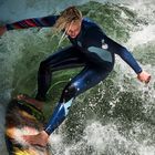 Surfer am Eisbach in München