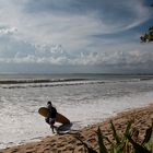 Surfer am Ufer