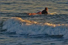 surfer au soleil couchant ....