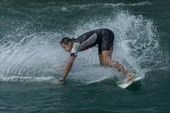 Surfer auf Aare in Thun