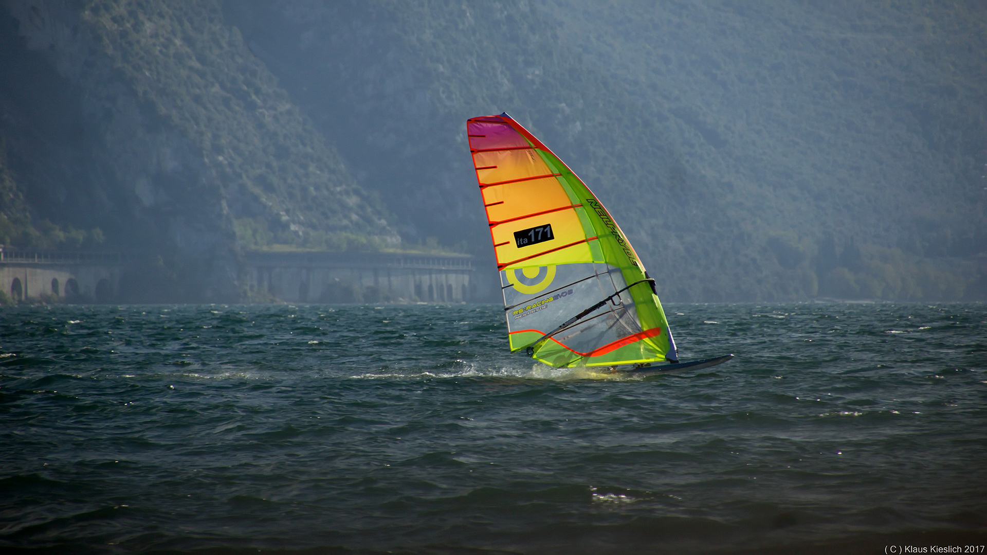 Surfer auf dem Gardasee