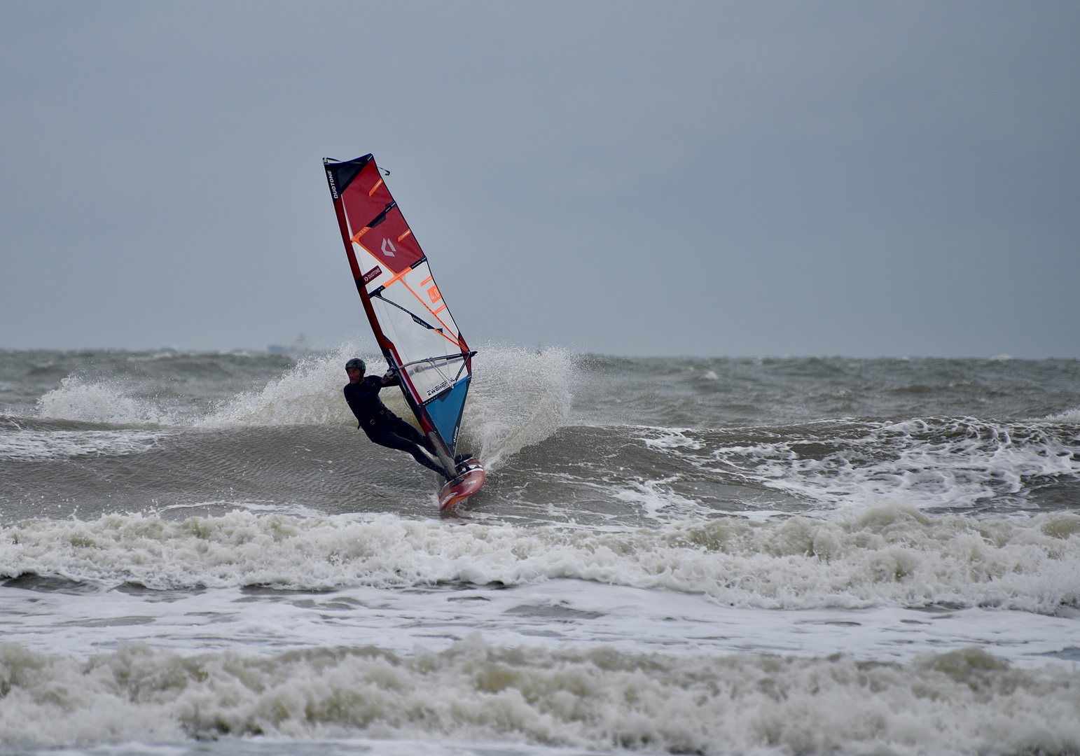 Surfer bei Windkracht 6