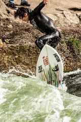 Surfer beim Sprung