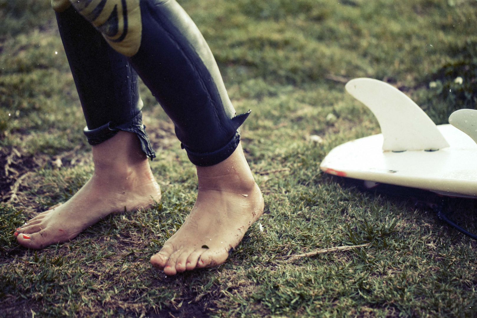 surfer feet