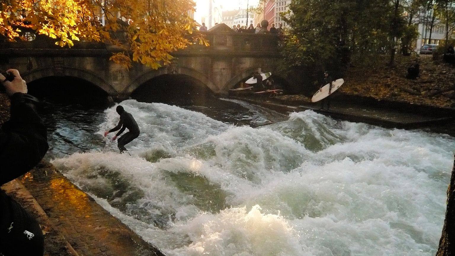 Surfer im Eisbach