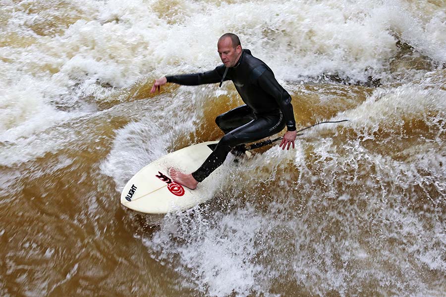 Surfer im Eiskanal (c)