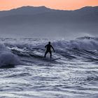 Surfer im Sonnenuntergang