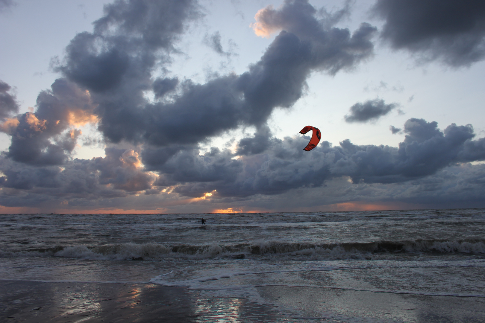 Surfer in den Elemente