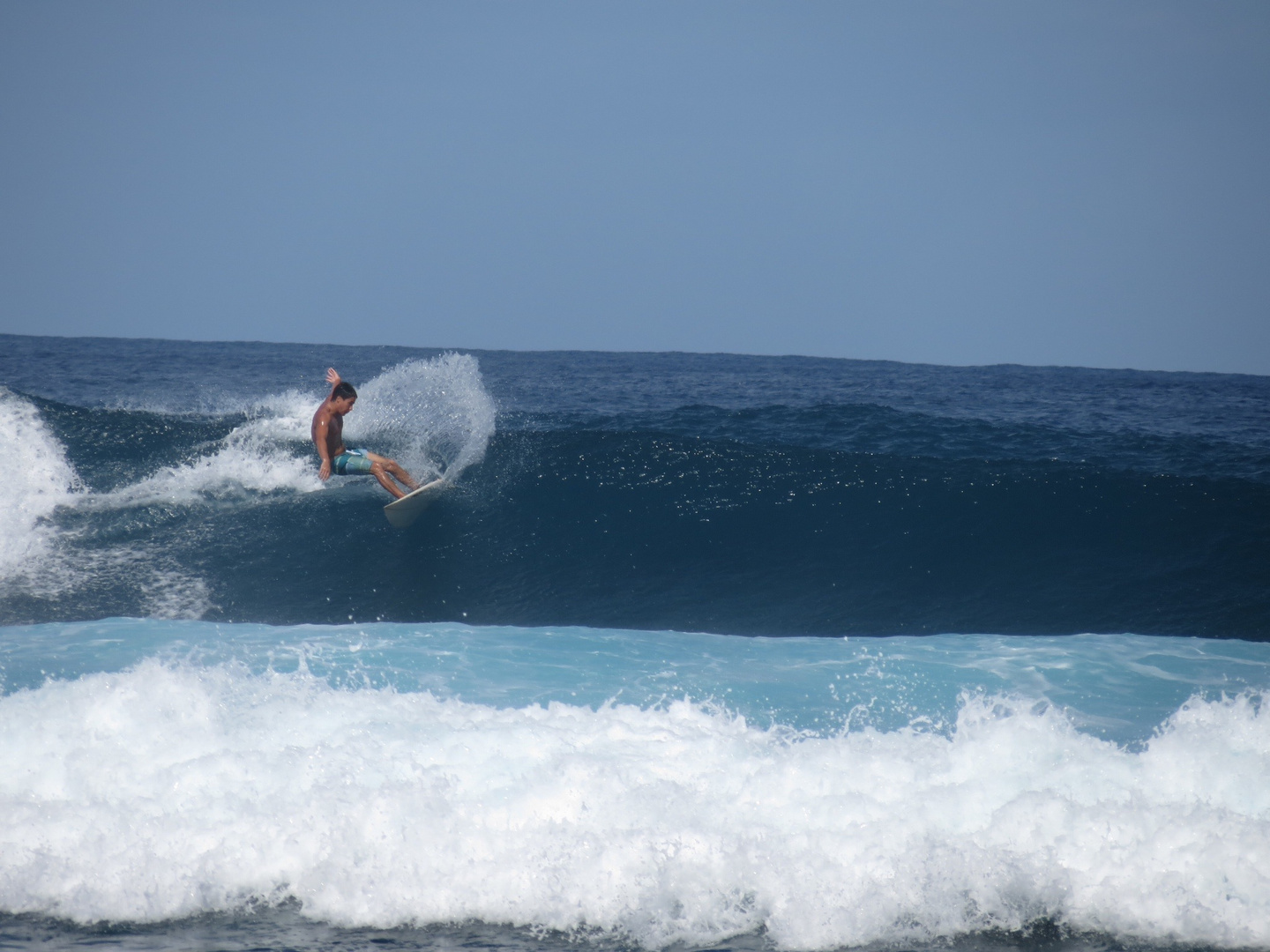 surfer in hookipa