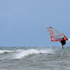 Surfer vor Bornholms Superstrand Dueodde