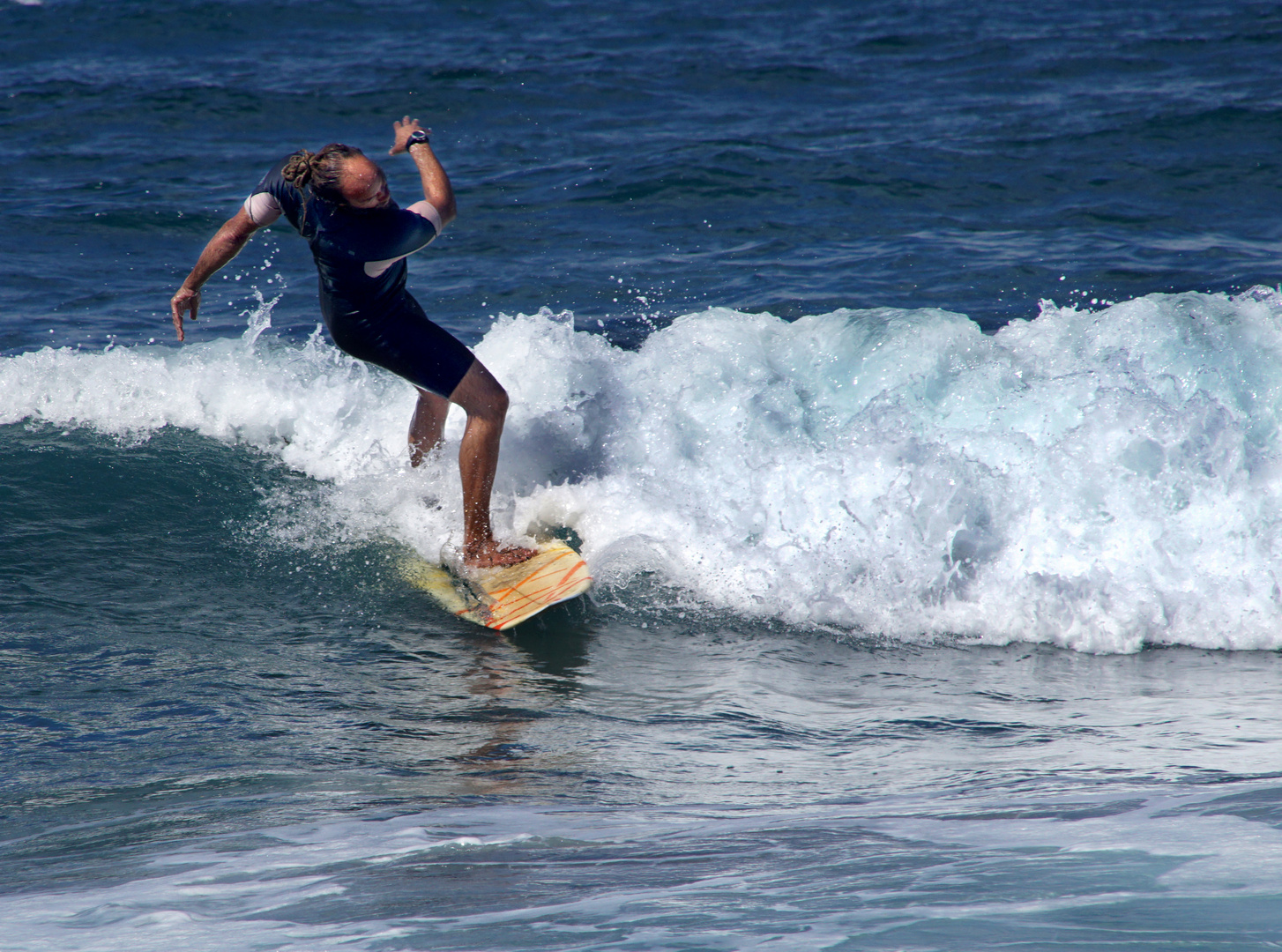 Surfer vor Praia Santa Barbara/Azoren