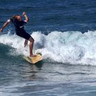 Surfer vor Praia Santa Barbara/Azoren