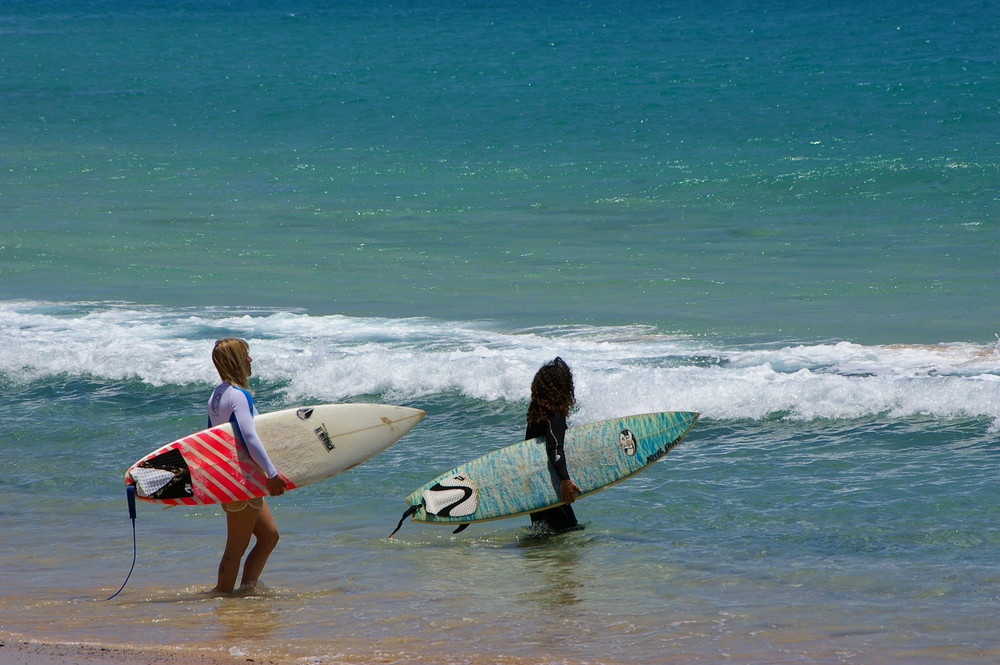 Surfergirls