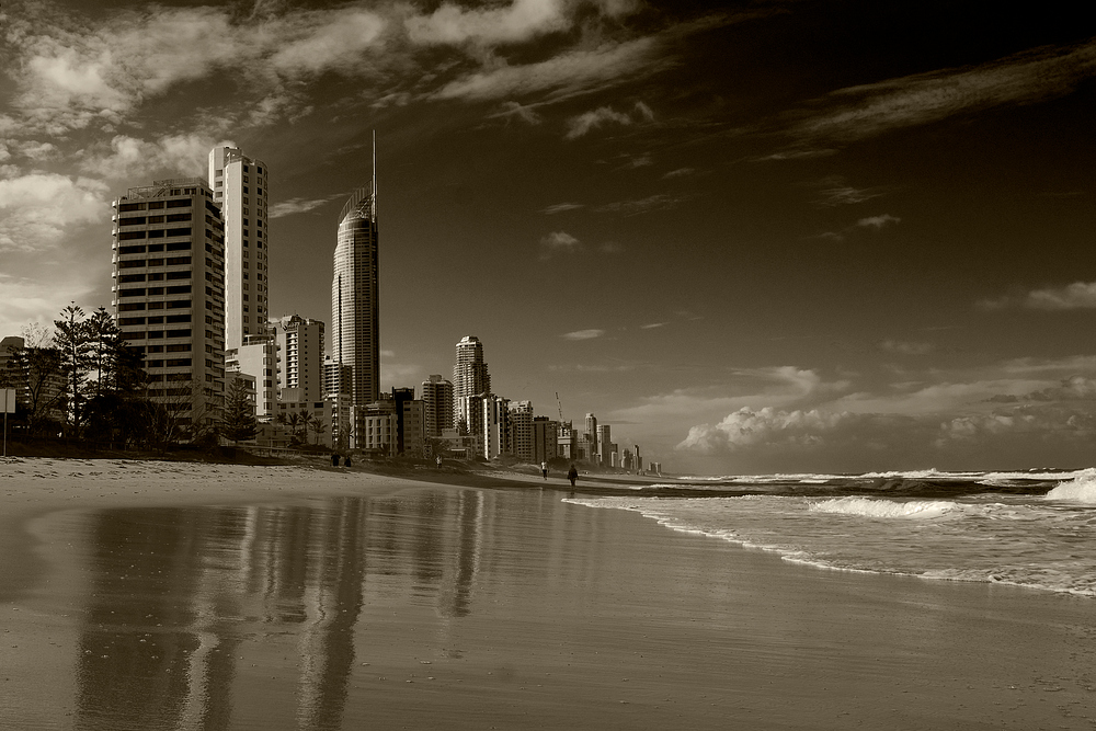 " Surfers Paradise"