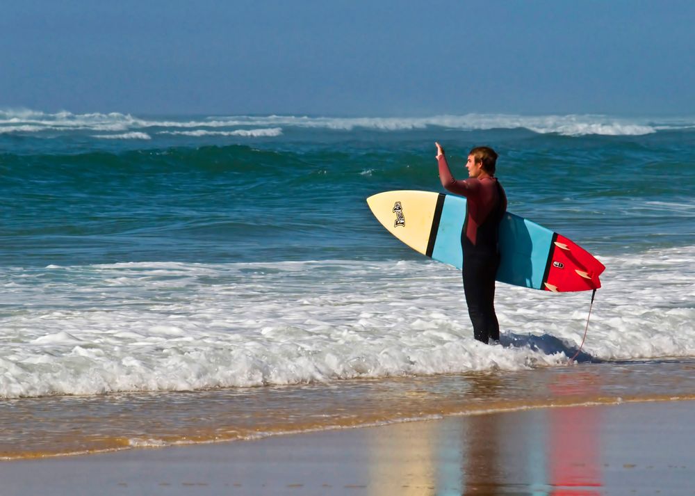  Surfeur Solitaire gêné par le Soleil 