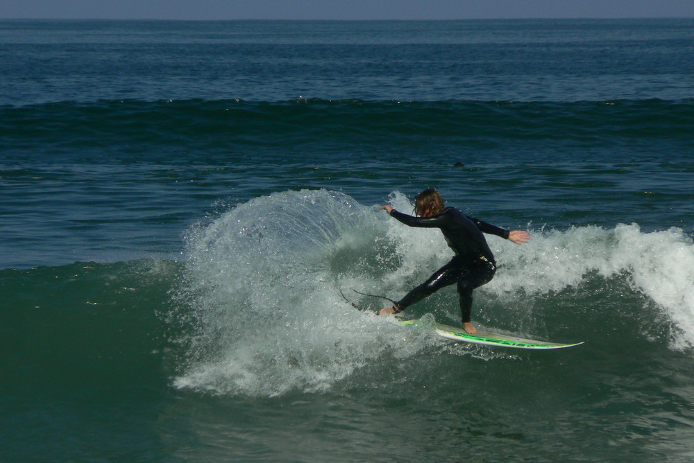 Surfeur sur le spot de Chinchorro, Arica, Chile