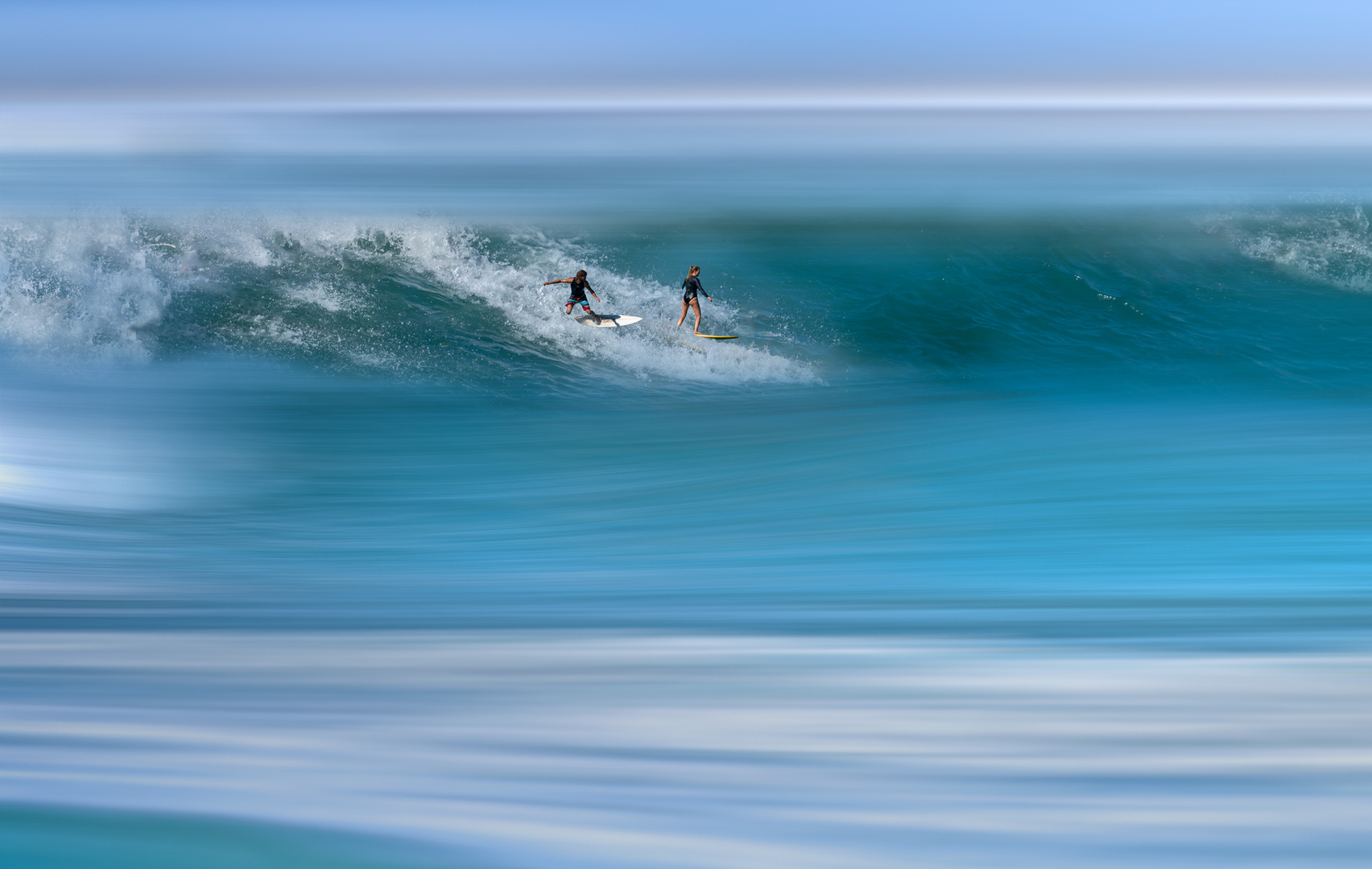 Surfeurs sur la côte basque