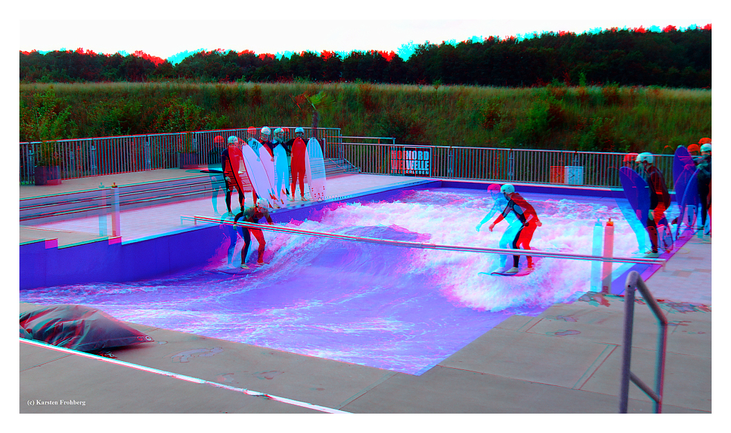 ''Surfin' '' in 3D (Rot/Cyan)