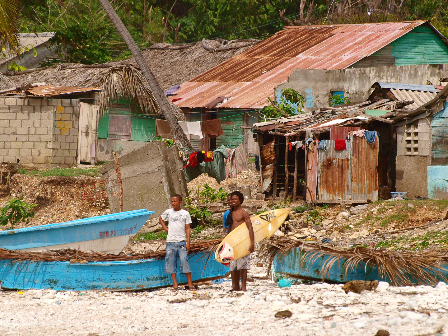 Surfing Barahona