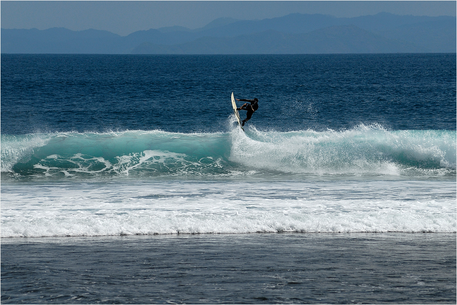 Surfing Lombok