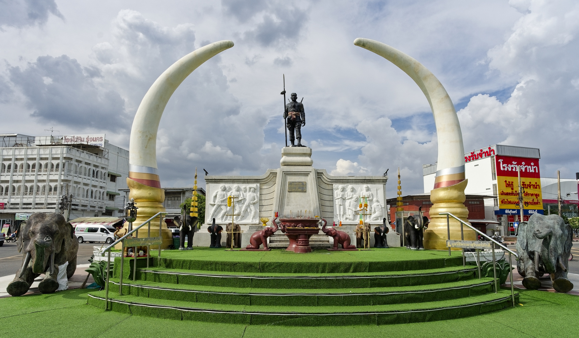 Surin - Phraya Surin Phakdi Si Narong Changwang Monument