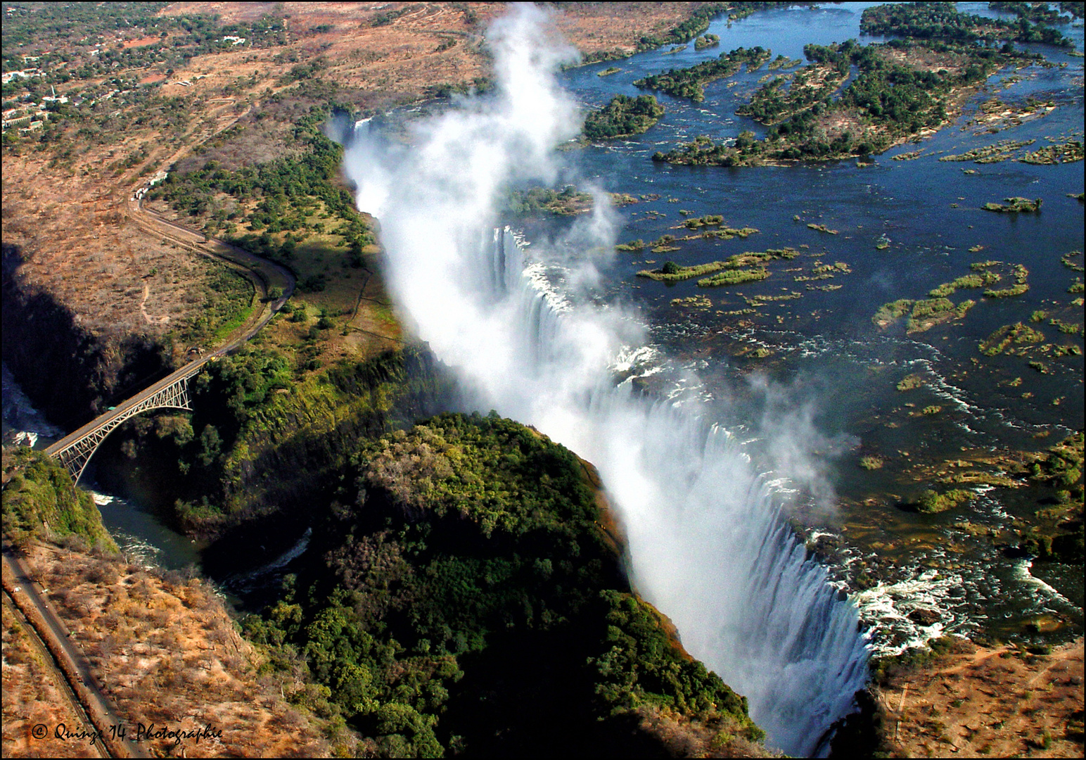 Survol des Chutes Victoria.