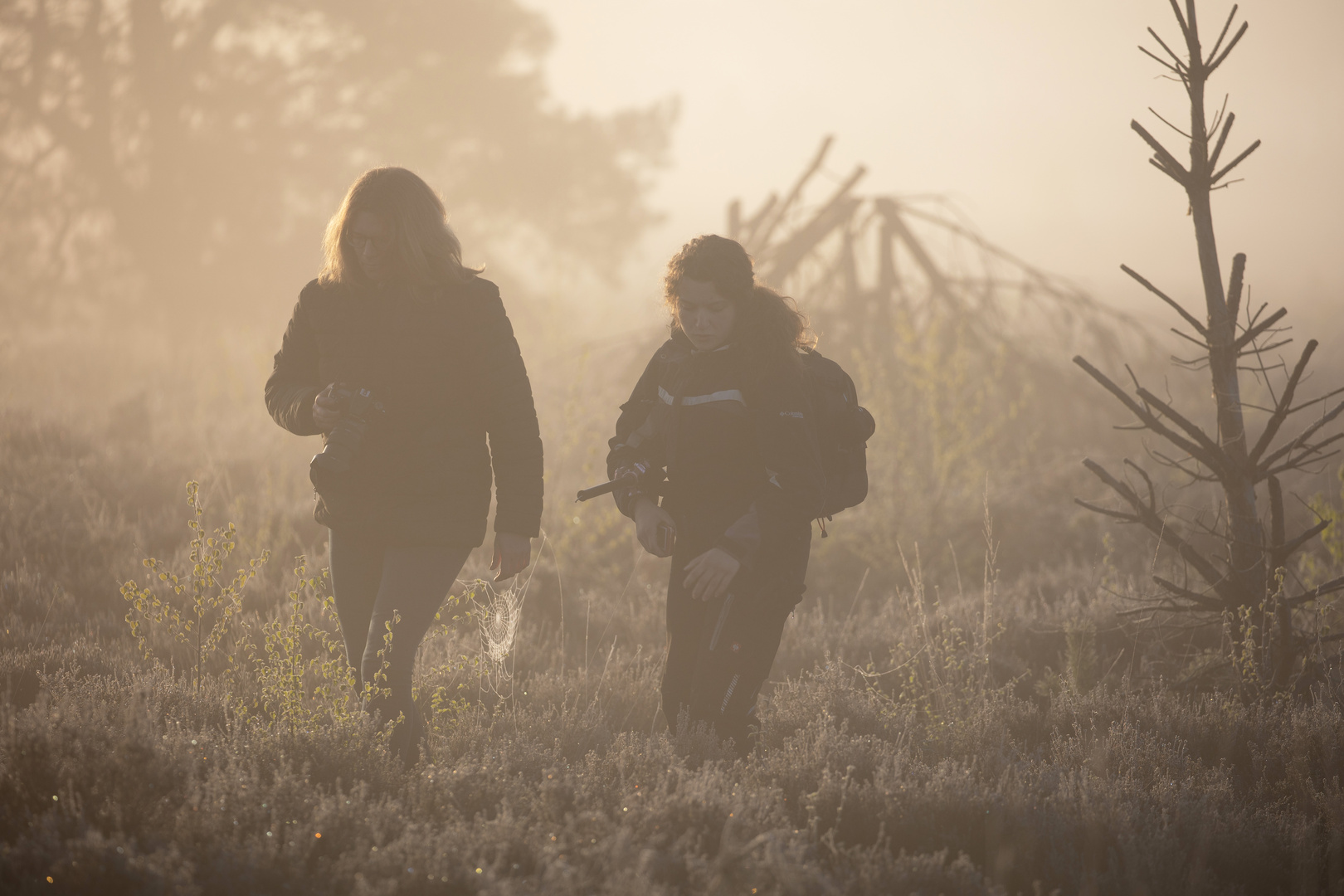 Susanne + Leni im Nebel 