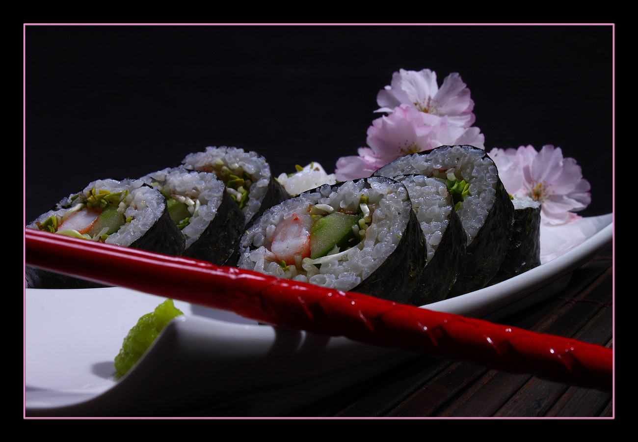 Sushi mit Kirschblüten