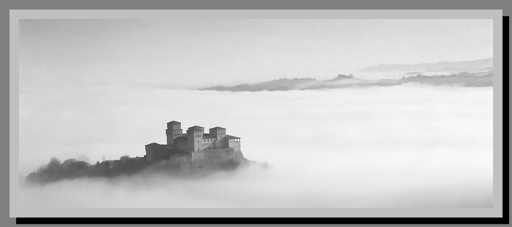 Suspended in the mist di Marco Chiapponi 