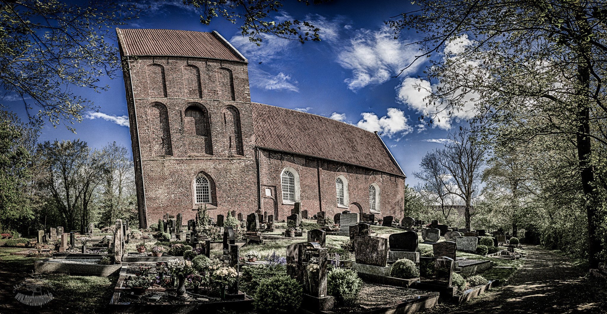 Suurhusen's "schräge Kirche"