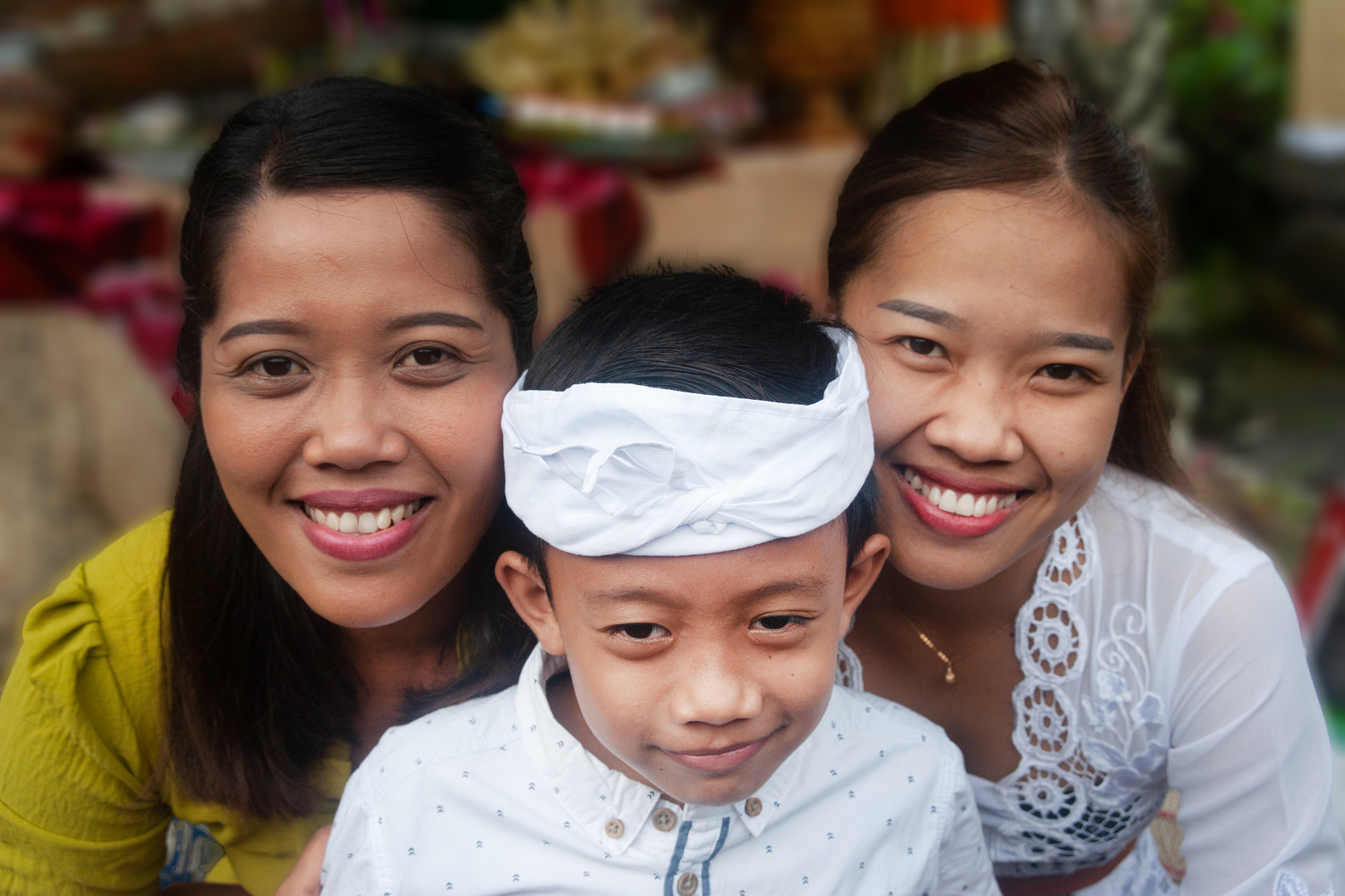 Suzan with her son Wira and sister Adii