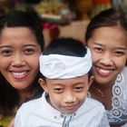 Suzan with her son Wira and sister Adii