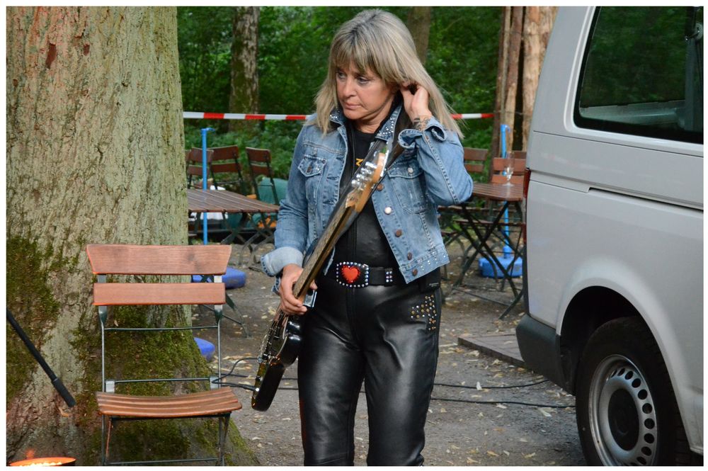 Suzi Quatro vor dem Auftritt