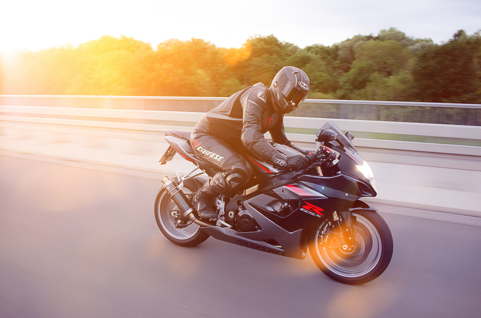 Suzuki GSXR 1000 K5 rolling shot