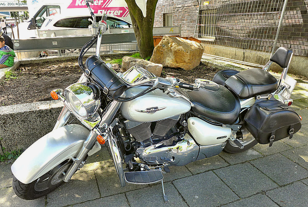 SUZUKI Intruder