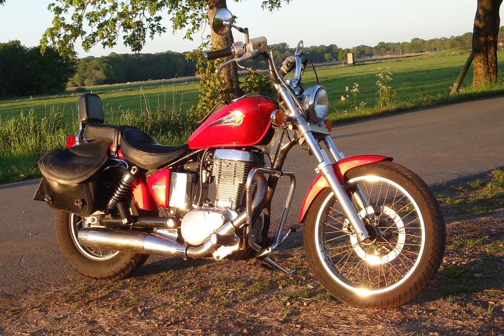 Suzuki LS 650 in der Abendsonne