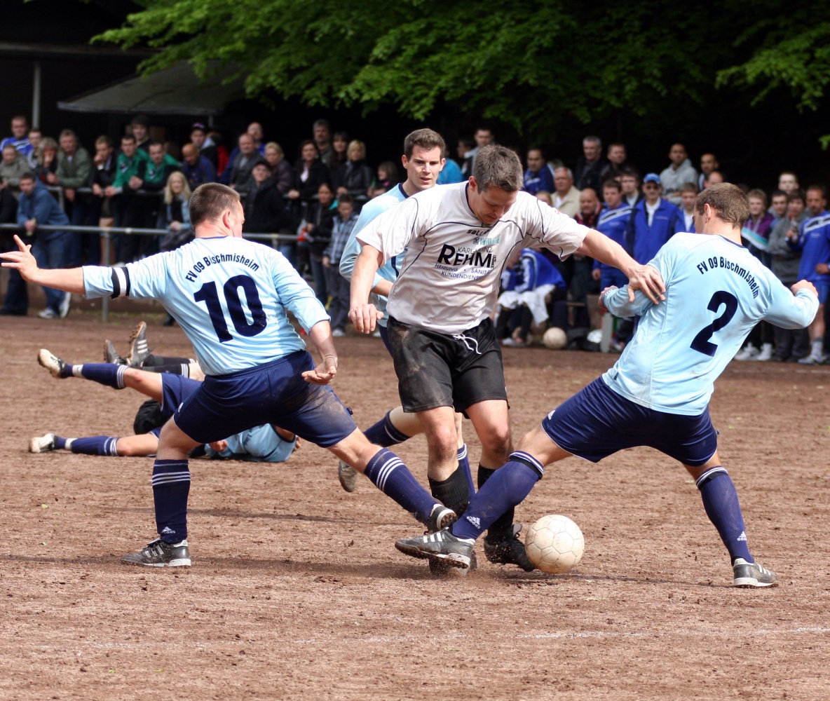 SV Scheidt (Mitte, Axel Bachinger) , Meister der Kreisliga A Saarbrücken - Saarkicker.de